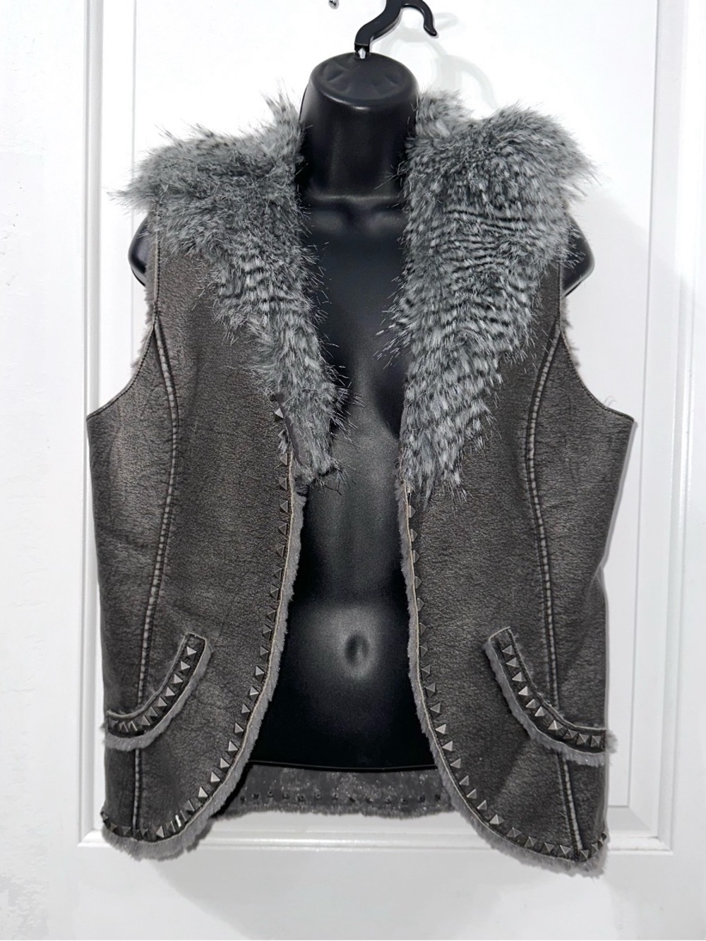 Montana Clothing Co Y2K Gray Faux Fur/Faux Suede Vest, Removable Fur Collar